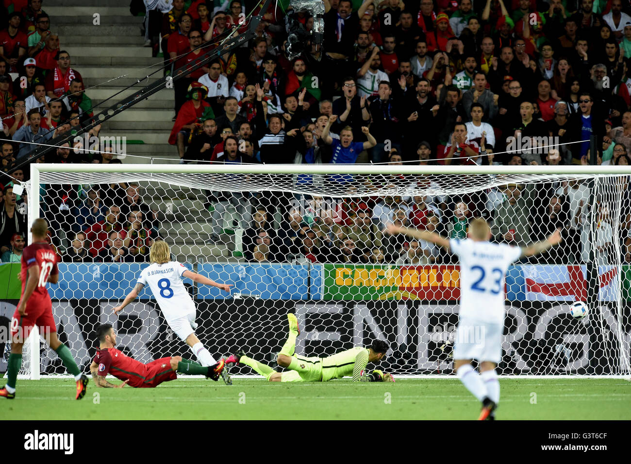 Stade Geoffroy-Guichard, St Etienne, France. 14th June, 2016. European Football Championships, Group F. Portugal versus Iceland. Goalie Rui Patricio (portugal) is beaten by the shot from birkir bjarnason (ice) to tie the game at 1-1 Credit:  Action Plus Sports/Alamy Live News Stock Photo