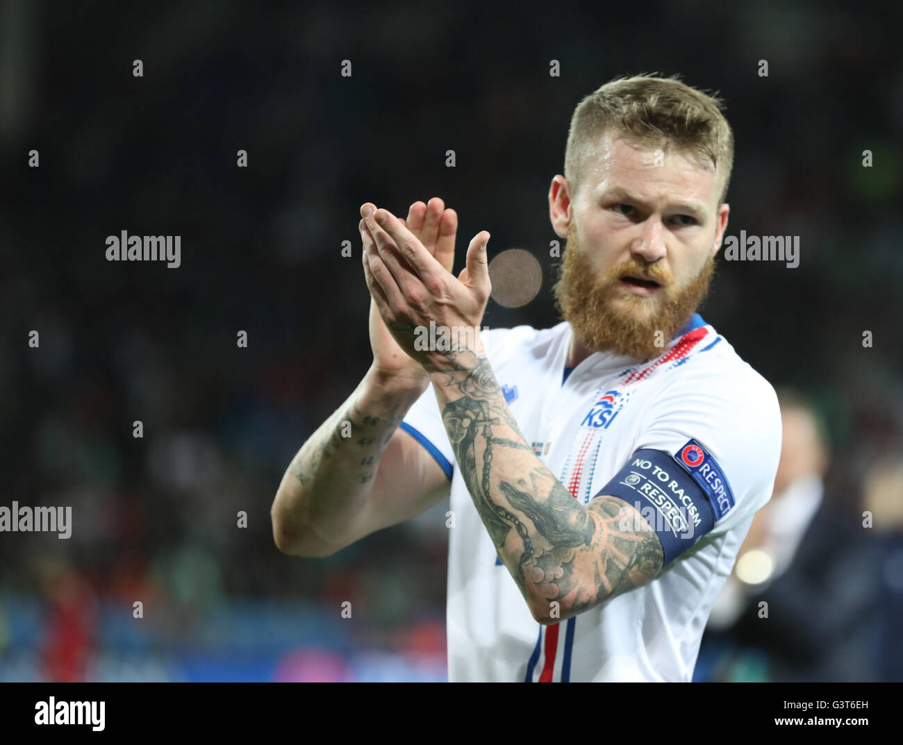 (160615) -- SAINT-ETIENNE, June 15, 2016 (Xinhua) -- Aron Gunnarsson of Iceland greets the spectators after the Euro 2016 Group F soccer match between Portugal and Iceland in Saint-Etienne, France, June 14, 2016. The match ended with a 1-1 draw. (Xinhua/Bai Xuefei) Stock Photo