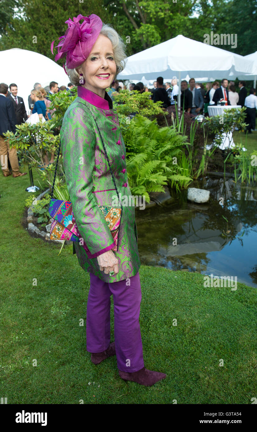 Berlin, Germany. 14th June, 2016. Isa countess of Hardenberg was invited to the Queen's 90th birthday party at the residence of the British ambassador in Berlin, Germany, 14 June 2016. Photo: Joerg Castensen/dpa/Alamy Live News Stock Photo