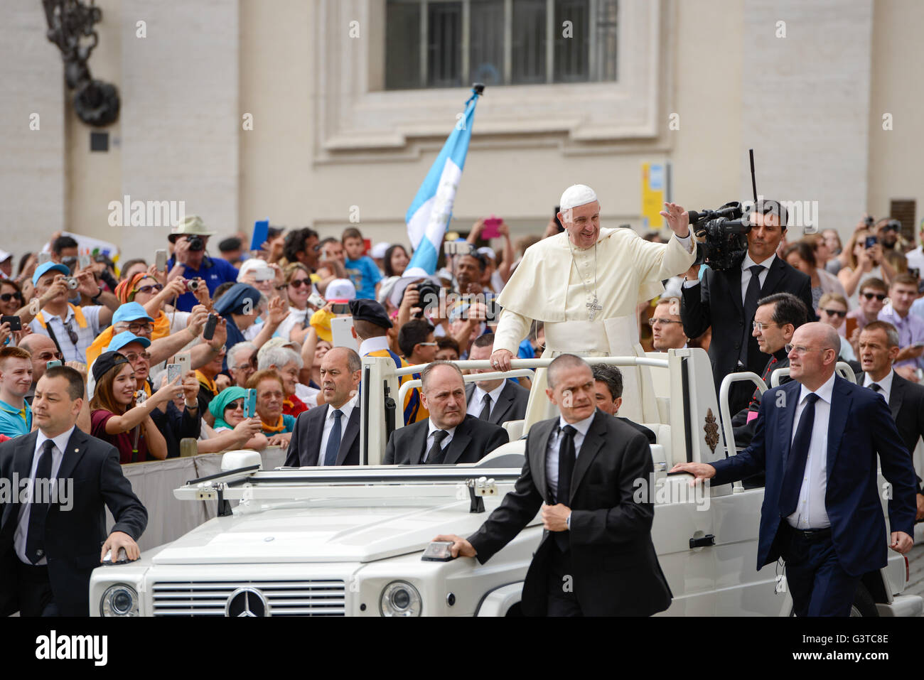 Vatican. 15th June, 2016. Pope Francis during his weekly general audience Wednesday in St. Peter's Square, at the Vatican on june 15, 2016 Credit:  Sylvia Loking/Alamy Live News Stock Photo