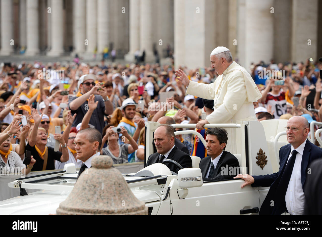 Vatican. 15th June, 2016. Pope Francis during his weekly general audience Wednesday in St. Peter's Square, at the Vatican on june 15, 2016 Credit:  Sylvia Loking/Alamy Live News Stock Photo
