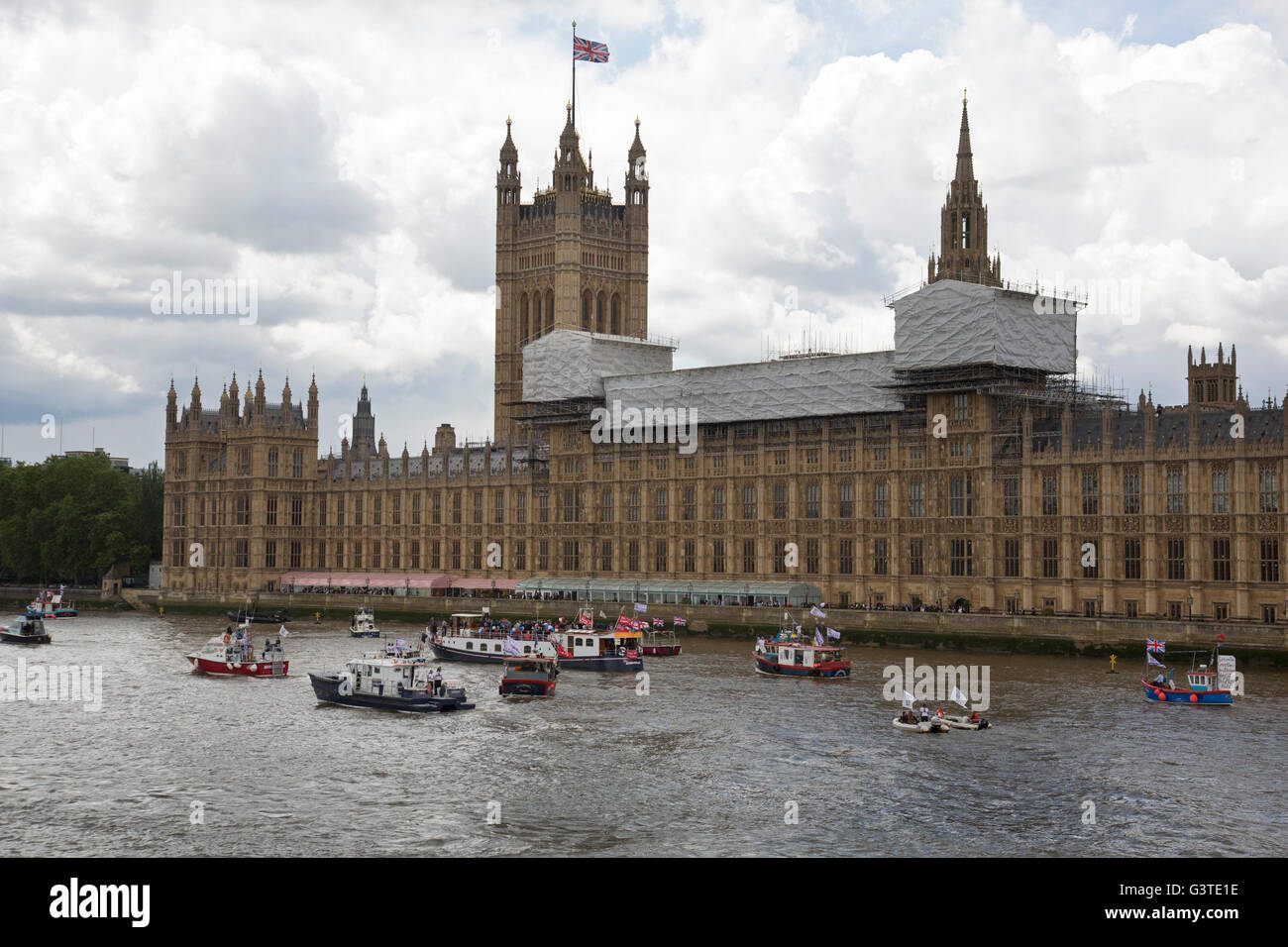 London, UK. 15th June, 2016. Flotilla of fishing vessels on the River Thames arrive outside the Houses of Parliament to make the case for Brexit in the EU Referendum on June 15th in London, United Kingdom. The flotilla was organised by Scottish skippers as part of the Fishing for Leave campaign which is against European regulation of the fishing industry, and the CFP Common Fisheries Policy.   Live News Credit:  Michael Kemp/Alamy Live News Stock Photo