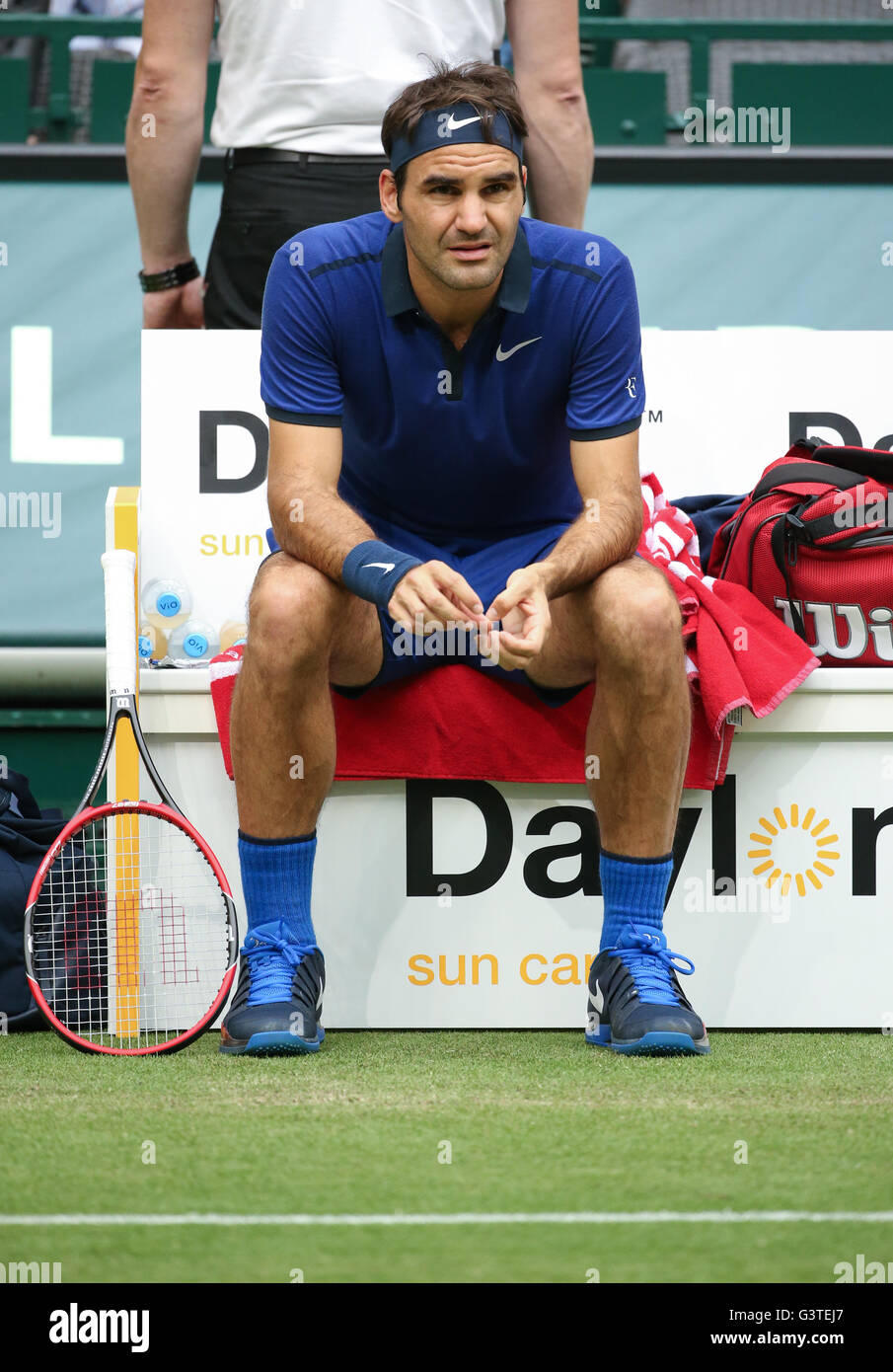 Halle, Germany. 15th June, 2016. Roger Federer of Switzerland sits after  his victory in the match against Struff of Germany during the ATP tennis  tournament in Halle, Germany, 15 June 2016. Photo:
