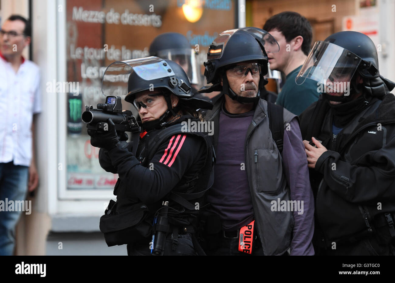 French police woman hi-res stock photography and images - Alamy