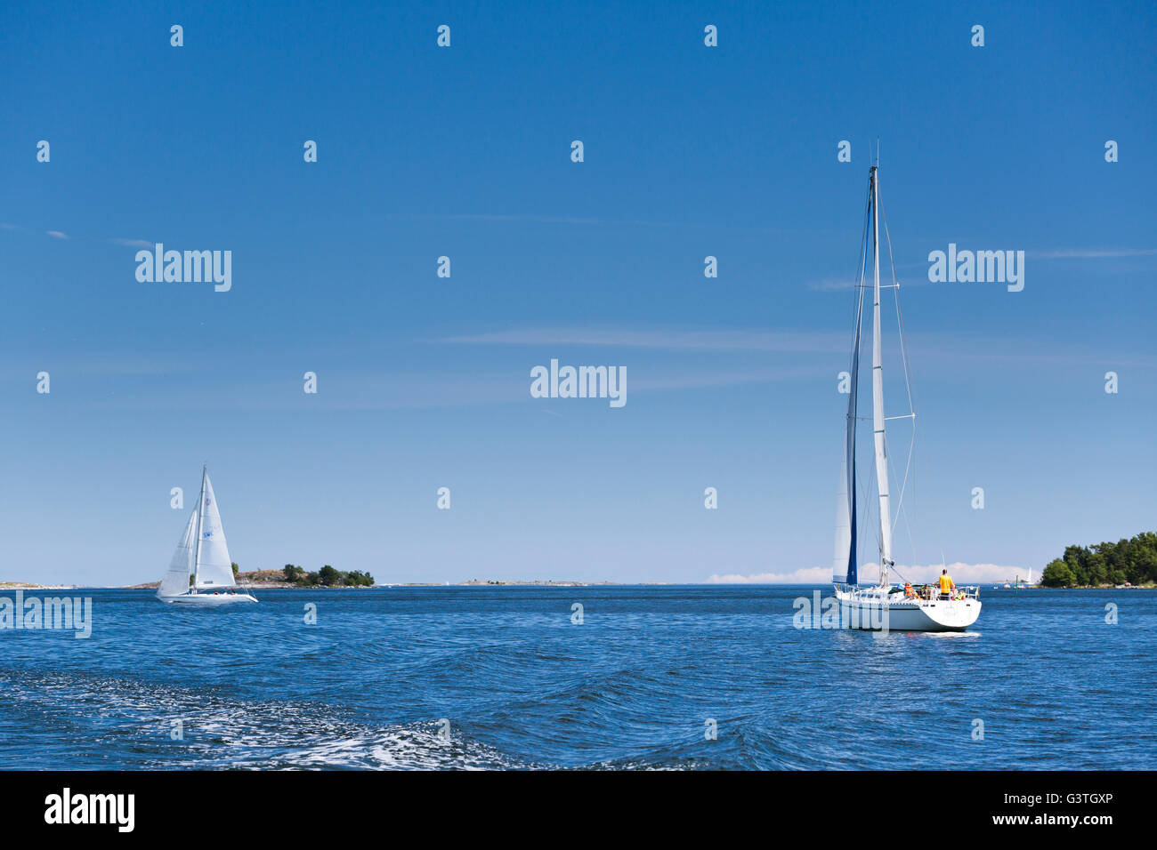 Sweden, Uppland, Stockholm Archipelago, Sailboats at sea Stock Photo