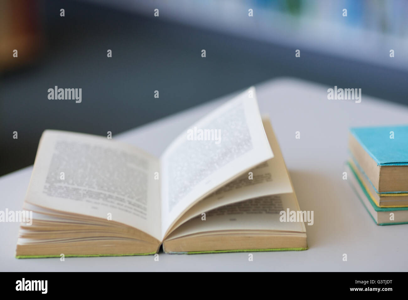 Open book hi-res stock photography and images - Alamy