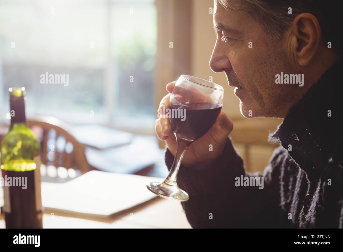 Man tasting glass red hi-res stock photography and images - Alamy