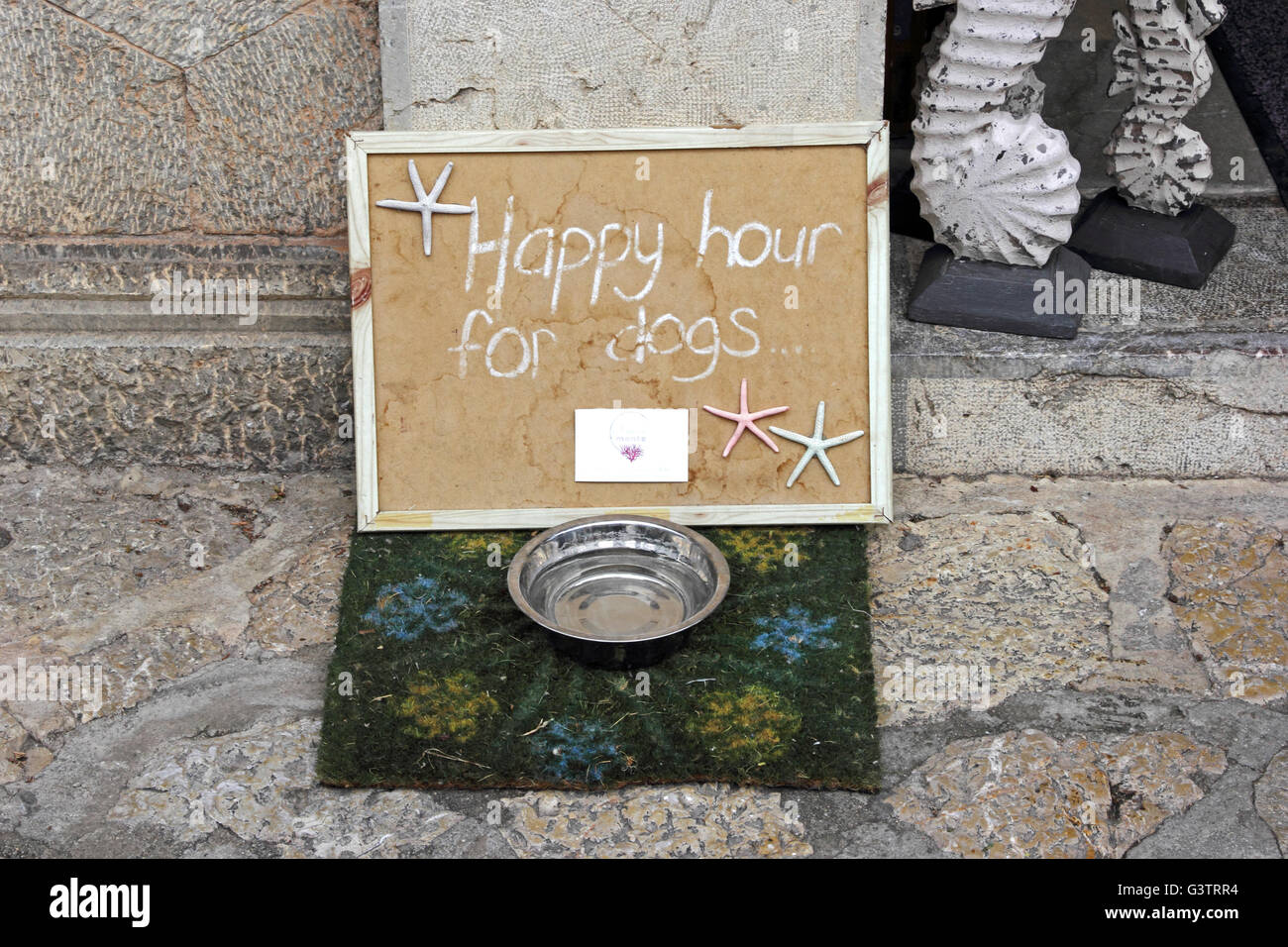 Happy hour sign hires stock photography and images Alamy