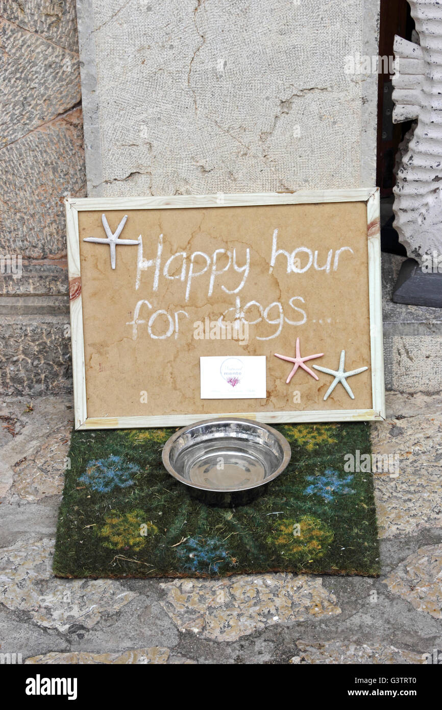 Happy hour sign hires stock photography and images Alamy