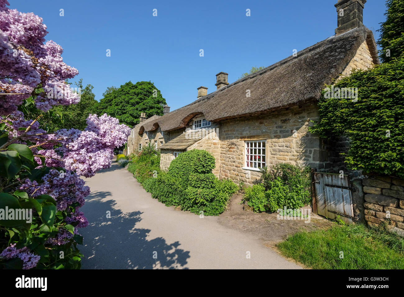Pretty thatched cottages in the Derbyshire village of Baslow Stock ...
