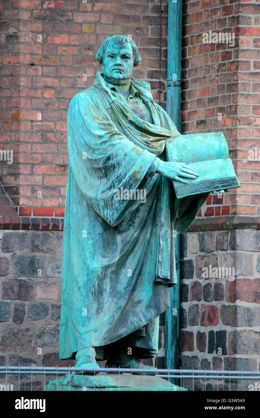 Martin luther statue berlin hi-res stock photography and images - Alamy