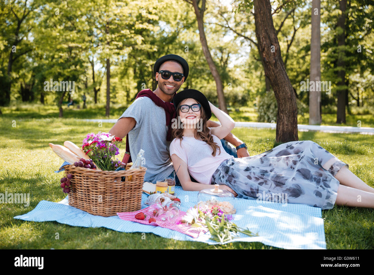Couple having fun at picnic hi-res stock photography and images - Alamy