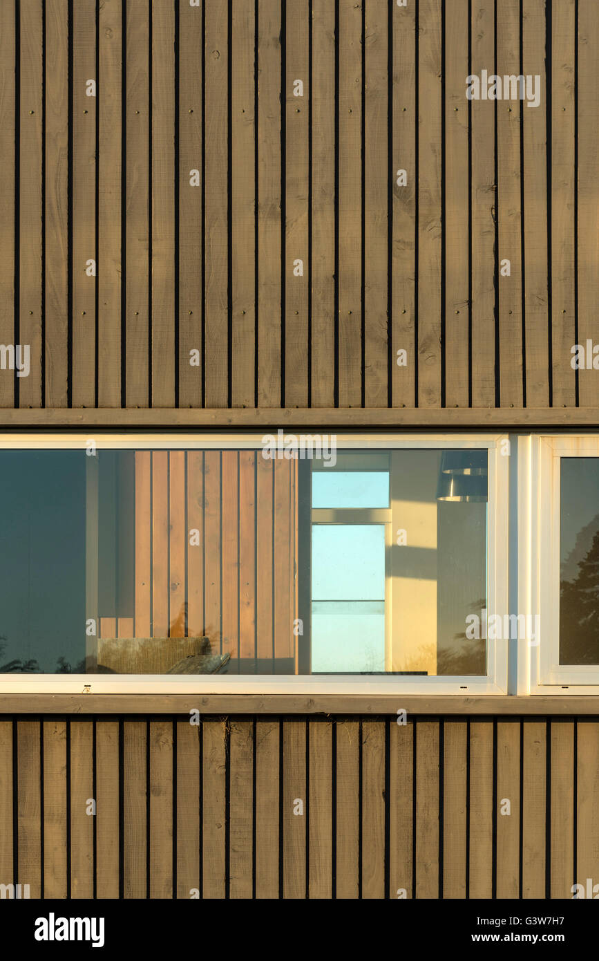 Wooden exterior at sunset. Waikanae House, Peka Peka - Kapiti Coast, New Zealand. Architect: Herriot Meluish Architects, 2015. Stock Photo