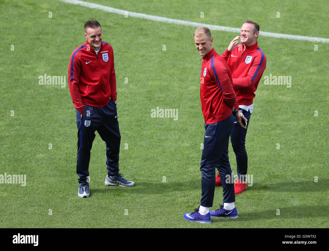 (l-r) England's Jamie Vardy, Joe Hart and Wayne Rooney share a joke during the walk around at the Stade Felix Bollaert-Delelis, Lens. Stock Photo