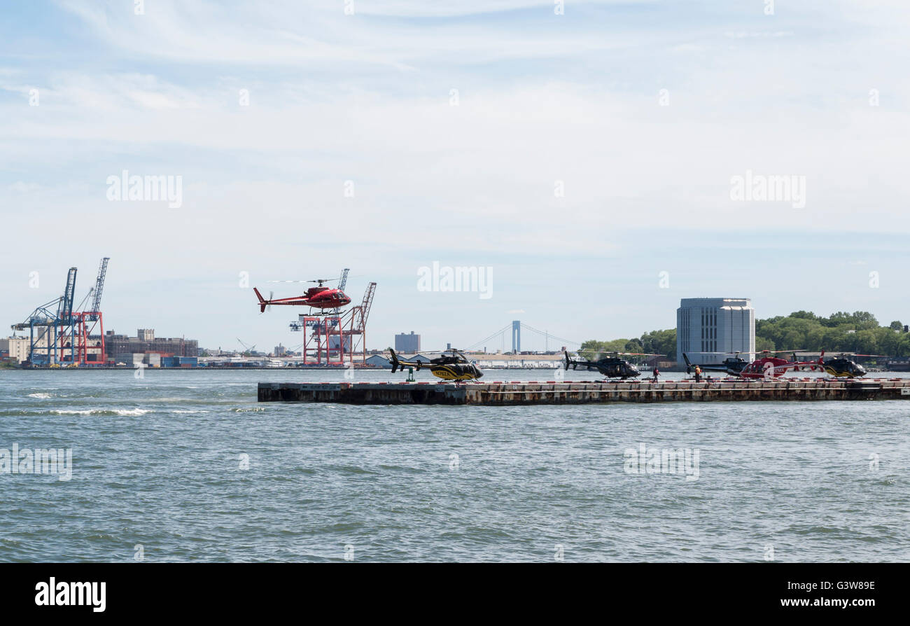 Helicopter Landing Stock Photos & Helicopter Landing Stock Images Alamy