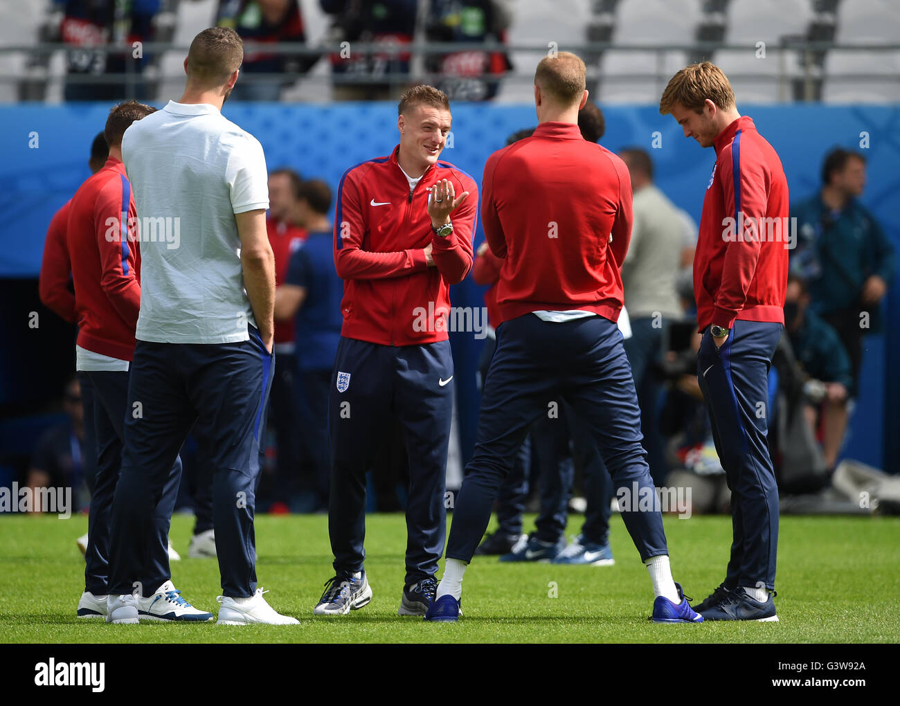 England's Jamie Vardy during the walk around at the Stade Felix Bollaert-Delelis, Lens. Stock Photo
