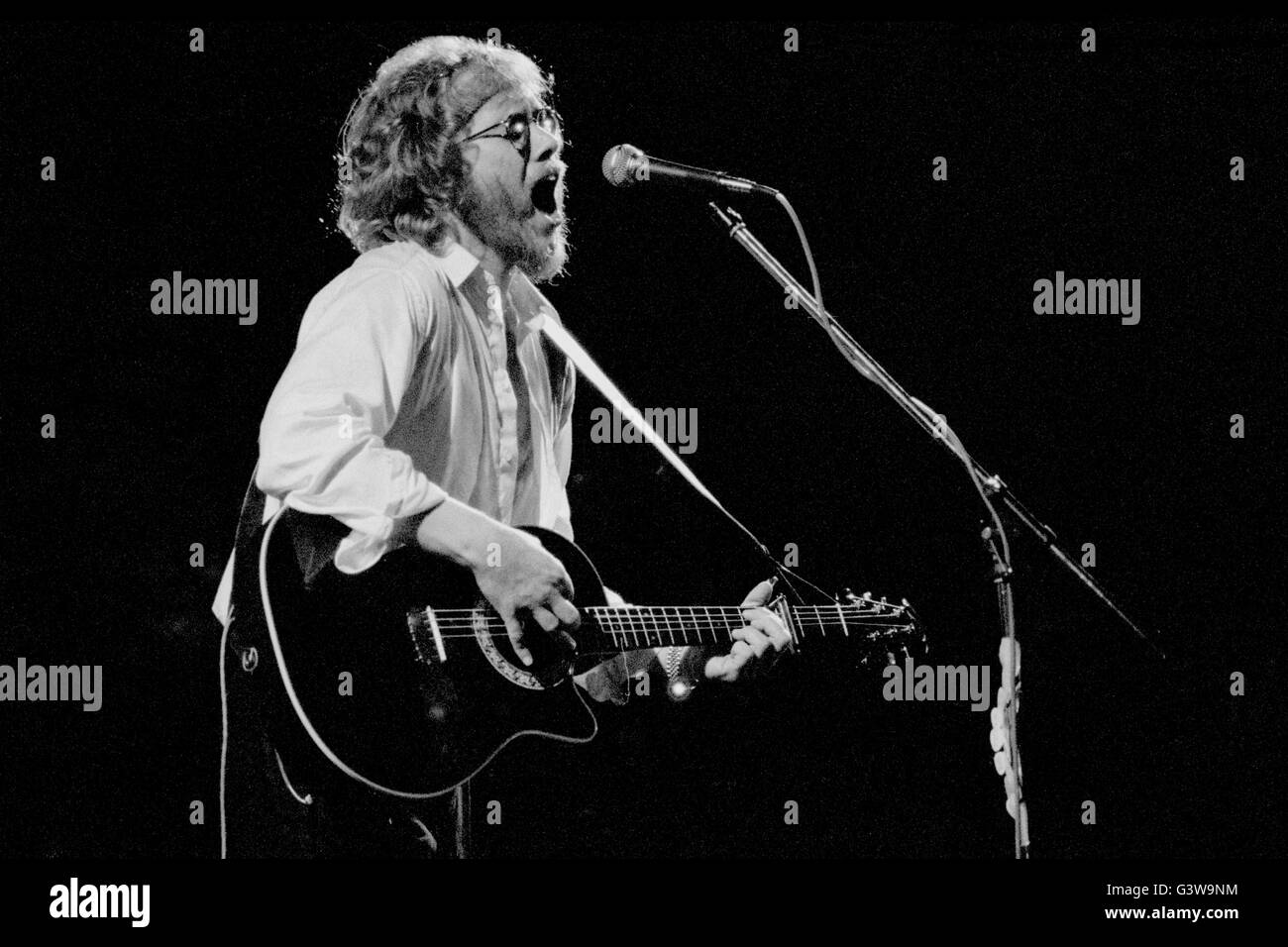 Warren Zevon on stage in London c. 1983 Stock Photo Alamy