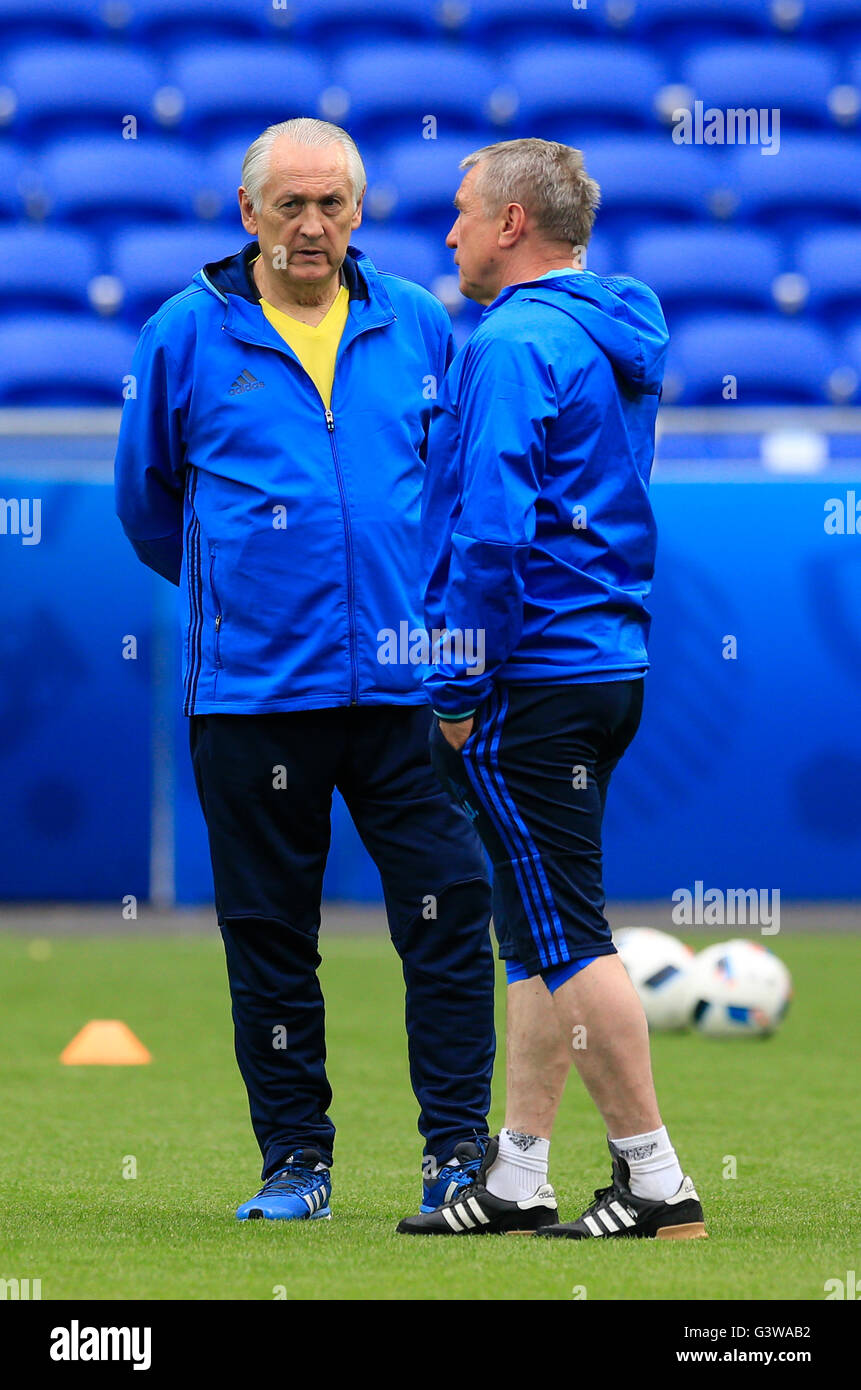 Ukraine manager Mykhaylo Fomenko (left) during the training session at the Parc Olympique Lyonnais, Lyon. Stock Photo