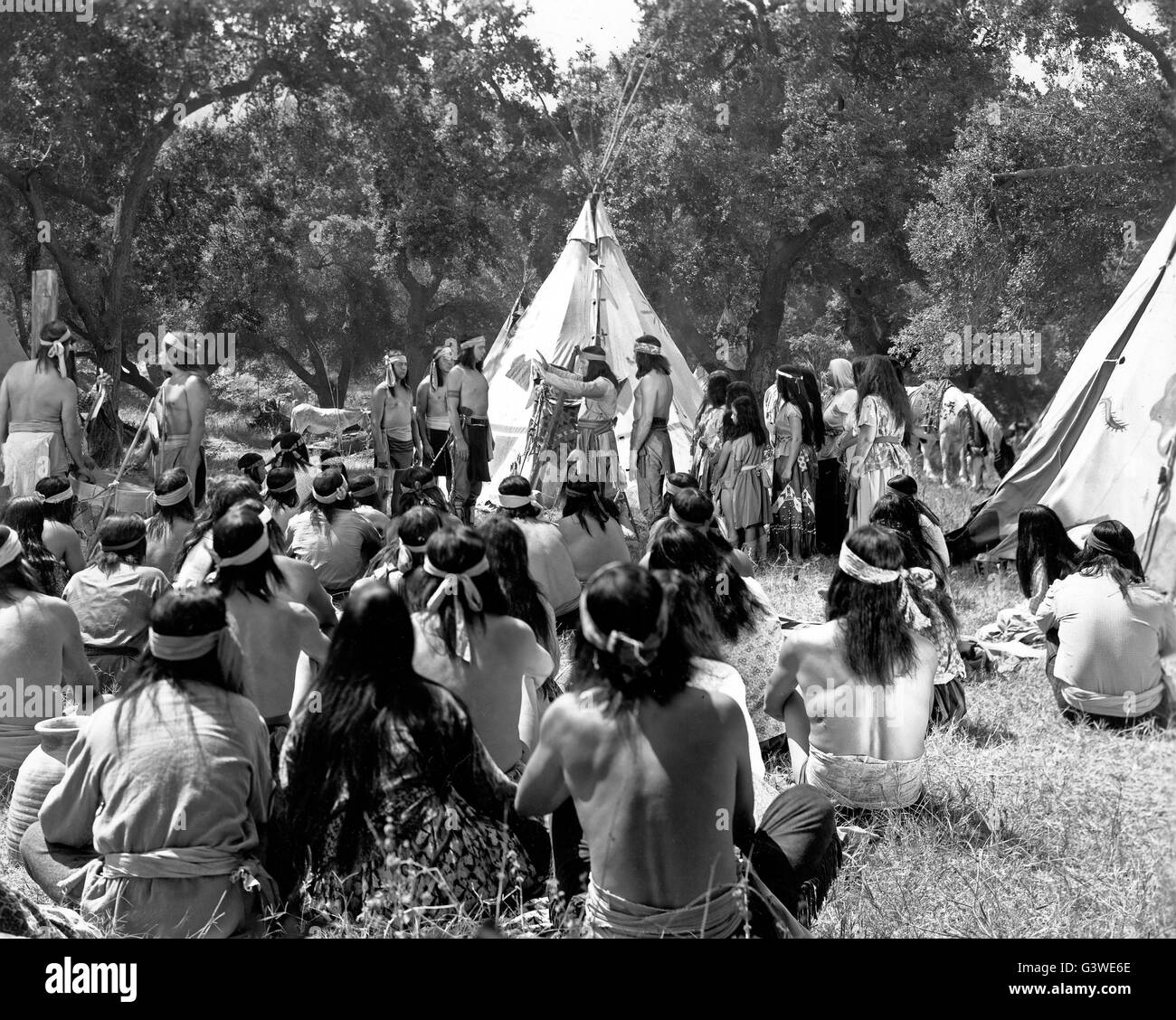 Apache Chief, aka: Adlerauge, der tapfere Sioux, USA 1949, Regie: Frank McDonald, Szenenfoto beim Sioux-Stamm Stock Photo