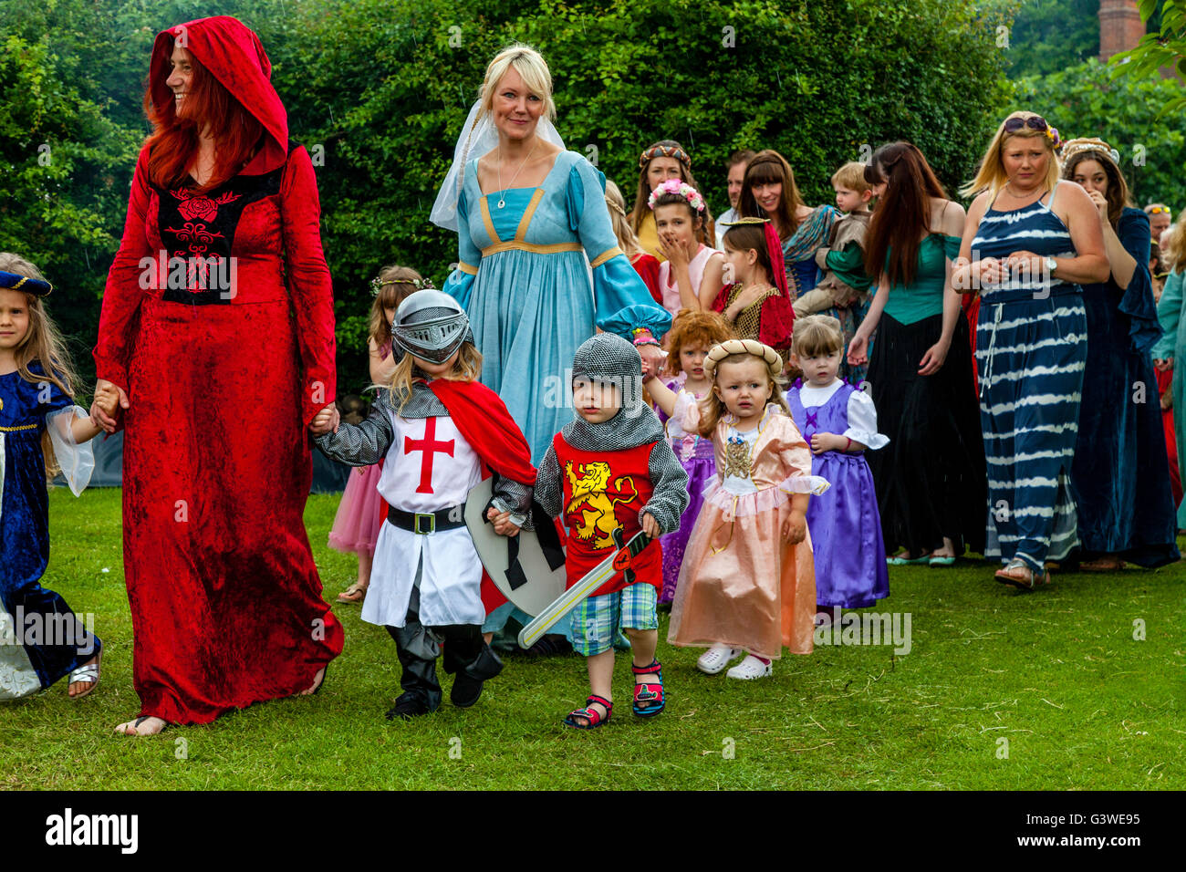 Children's fair hi-res stock photography and images - Alamy