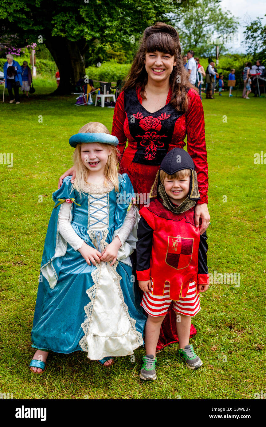 A Local Woman and Children Dressed In Medieval Costume At The Medieval Fair Of Abinger, Surrey, UK Stock Photo