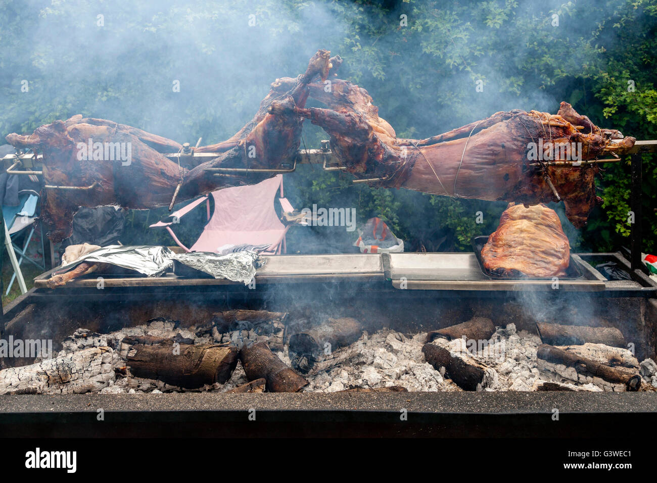 Cooking A Lamb Spit Roast At The Medieval Fair Of Abinger, Surrey, UK Stock Photo