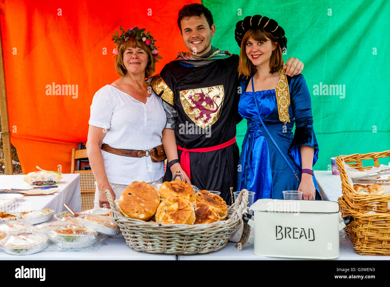Three people in medieval costumes hi-res stock photography and images ...