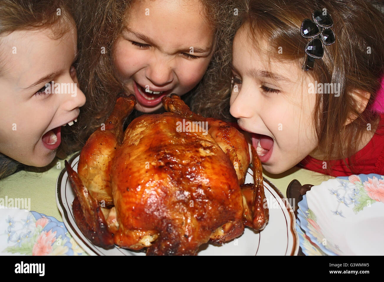 Girls eating roasted chicken Stock Photo - Alamy