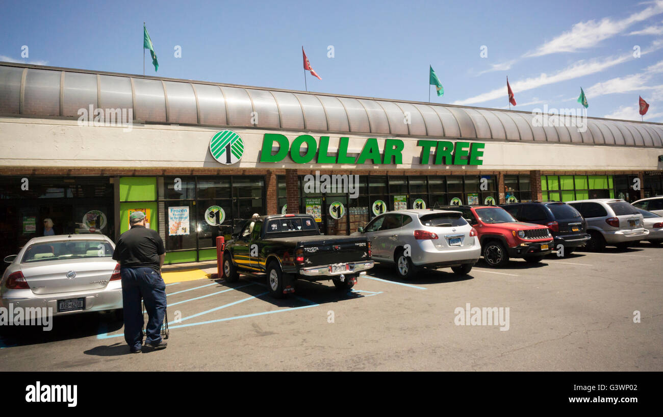 Dollar tree shoppers hires stock photography and images Alamy