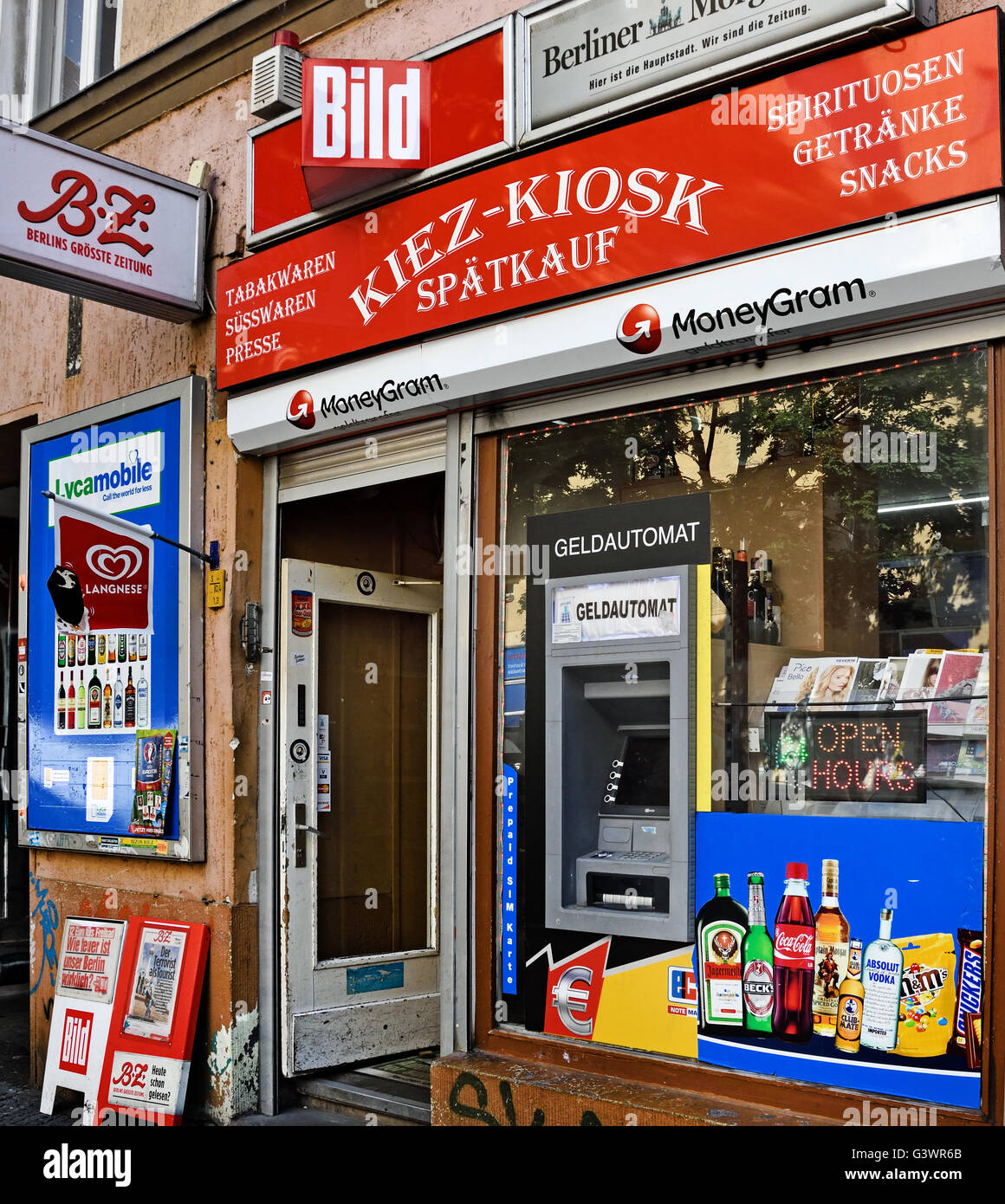 Kiez Kiosk Spatkauf Kreuzberg (  surrounding district Kottbusser Tor and Schlesisches Tor ) Berlin Germany Stock Photo