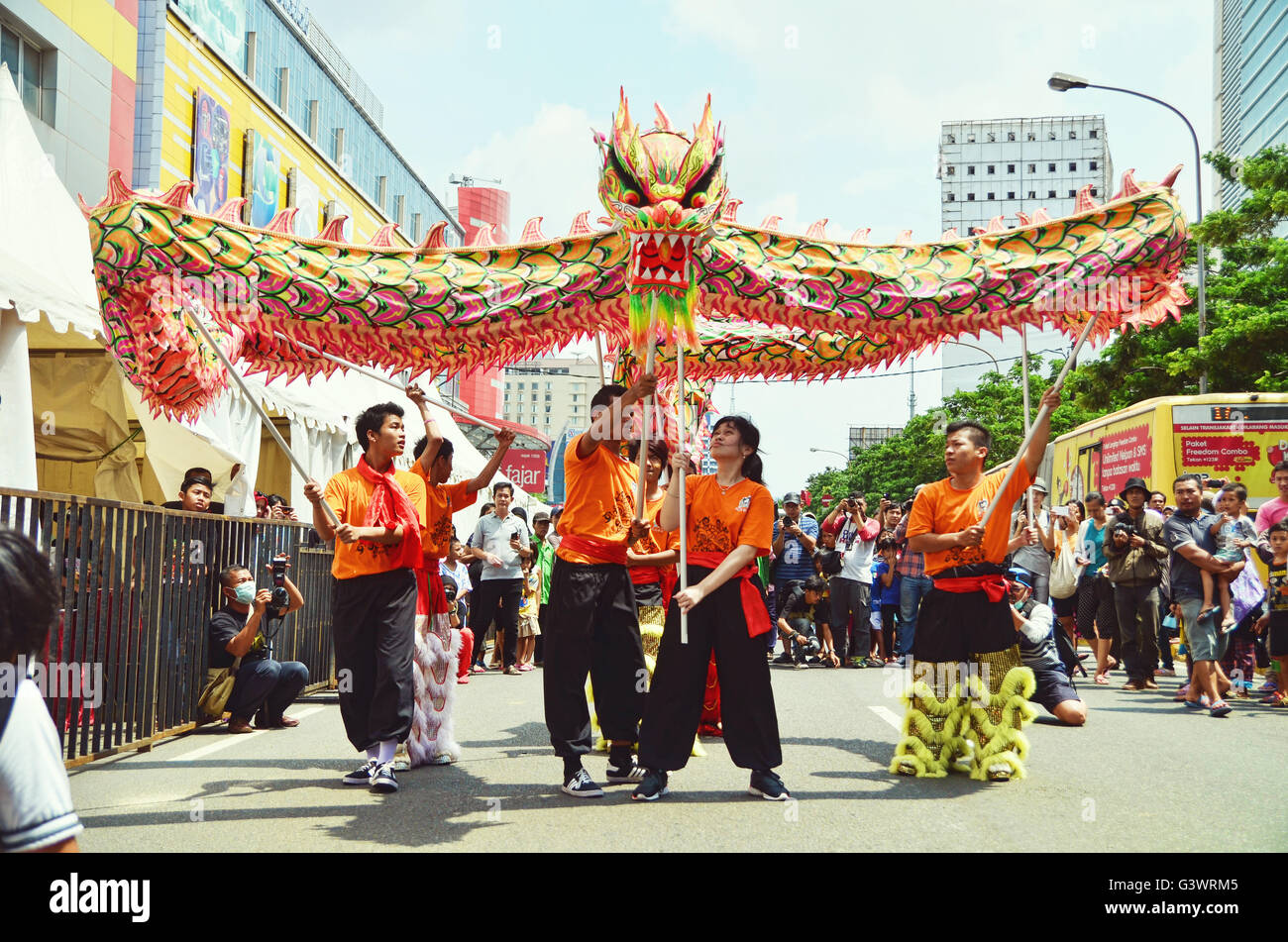 Jakarta, Indonesia. Feb 21 2015. Teenagers holding Liong (Chinese Dragon) to perform a Liong dance in Festival of Cap Go Meh Stock Photo