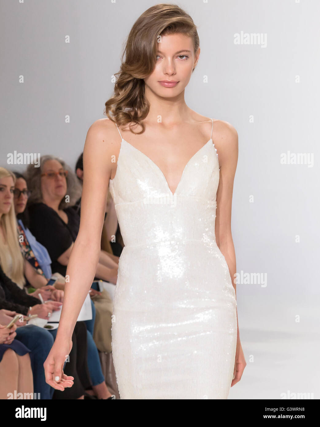 Kleinfeld bridal hi-res stock photography and images - Alamy