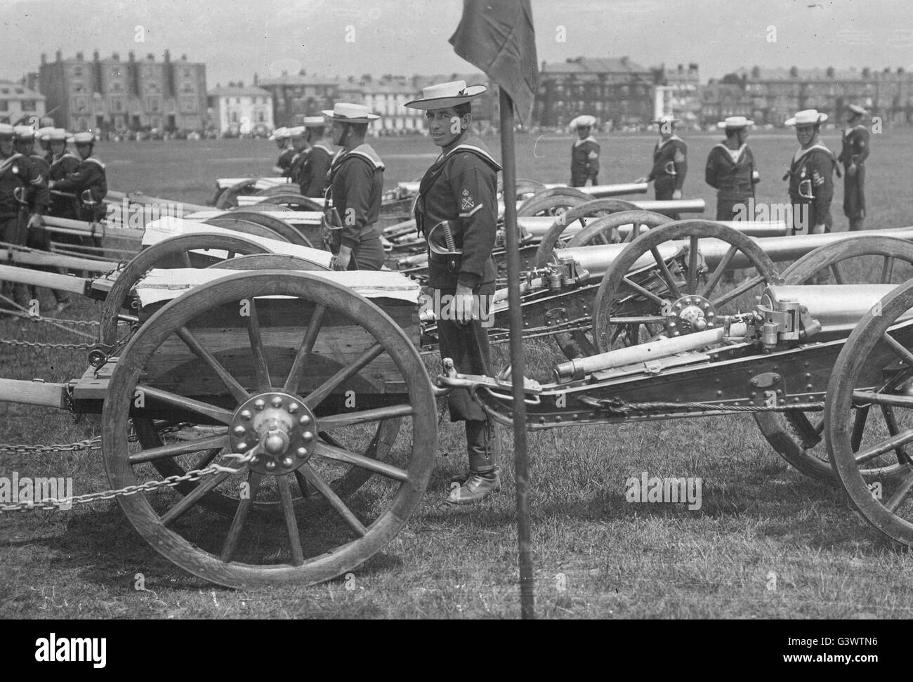 Royal Navy field gun display 1900 Stock Photo Alamy
