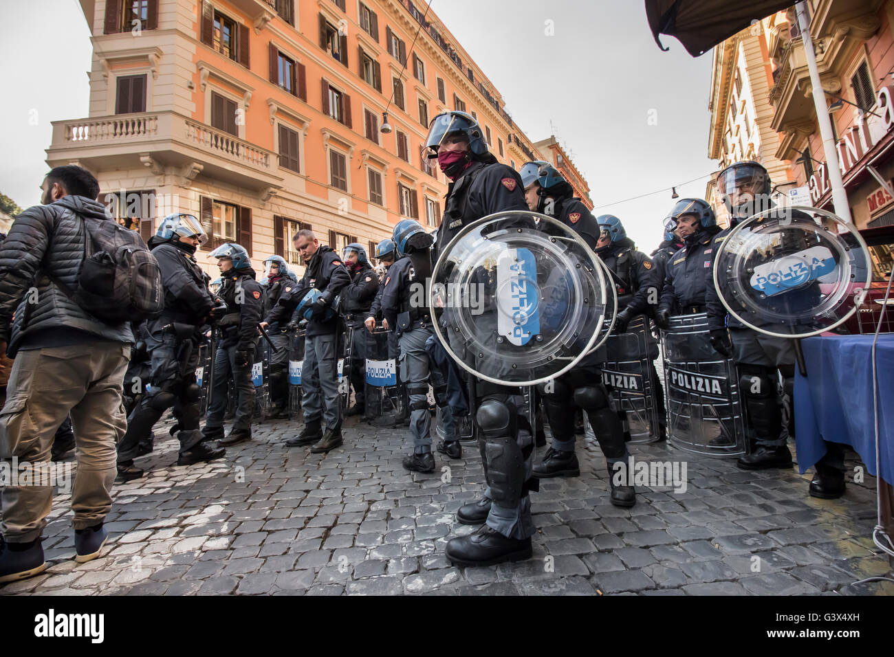 Police in riot gear at the 'no Salvini day' in Rome Stock Photo
