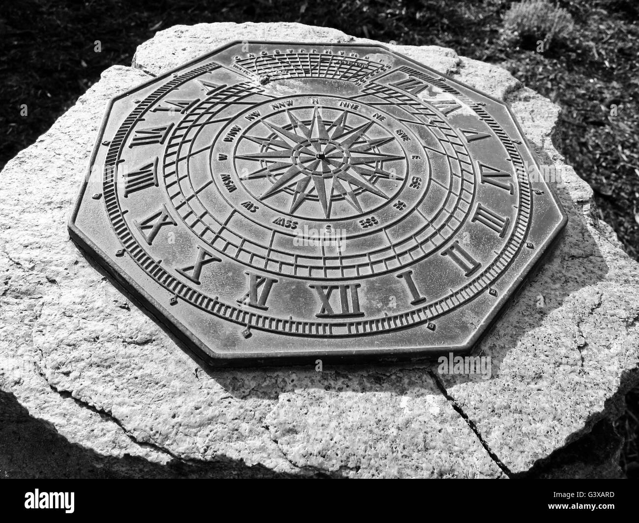 Sundial rock hires stock photography and images Alamy