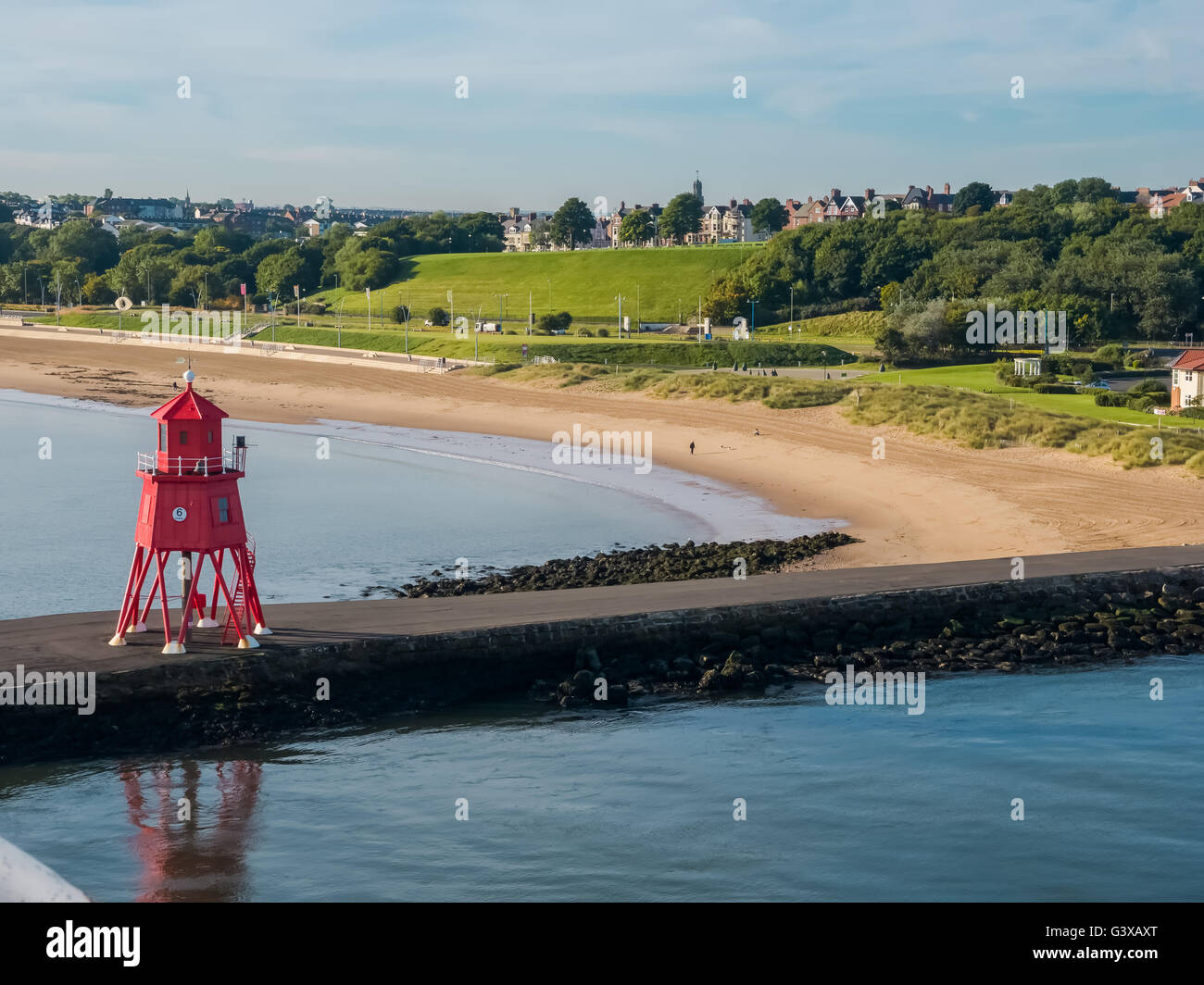 Lighthouse at harbor of Newcastle, England Stock Photo Alamy