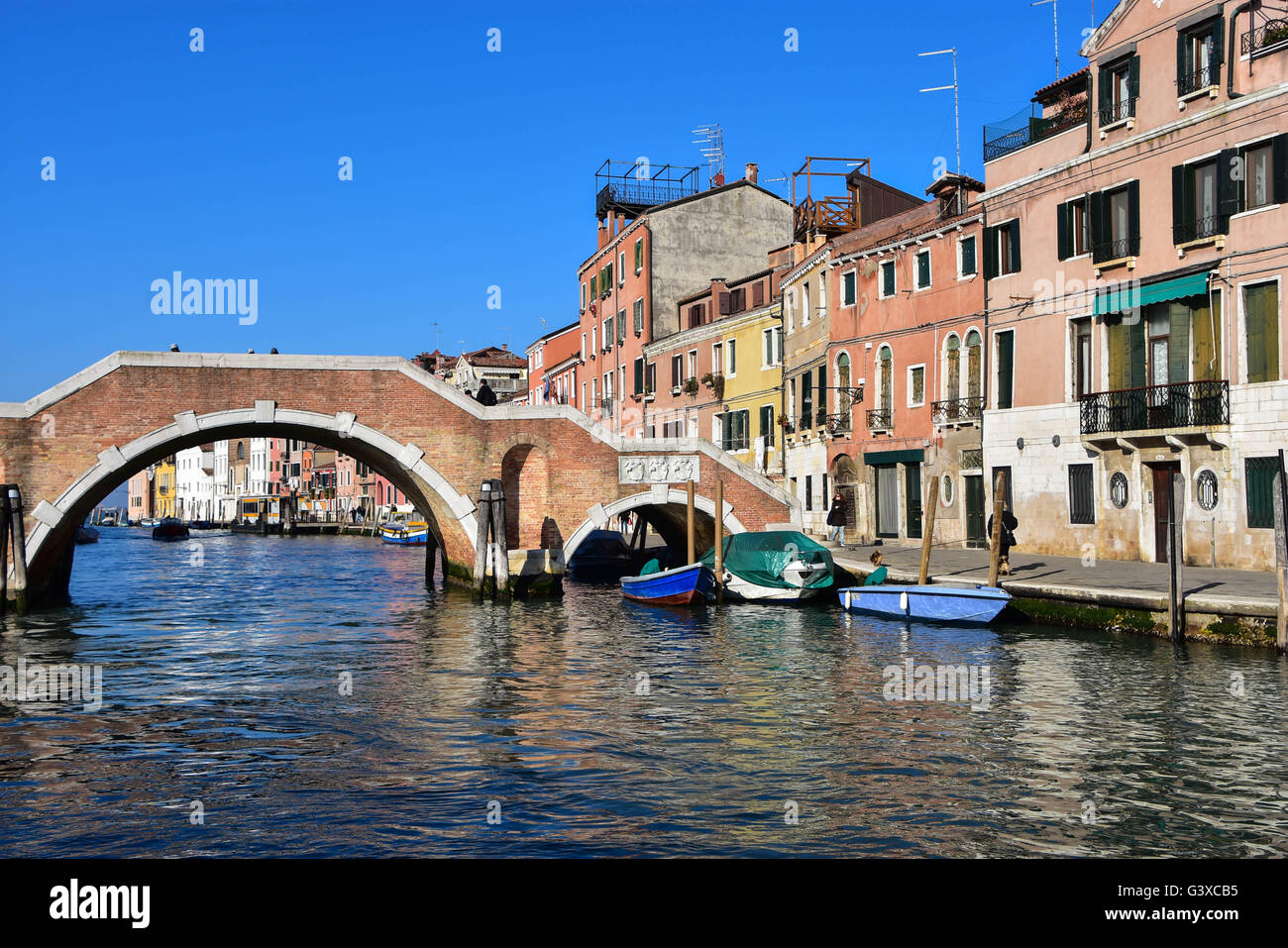 cannaregio-canal-with-ponte-dei-tre-archi-in-the-distance-venice-stock