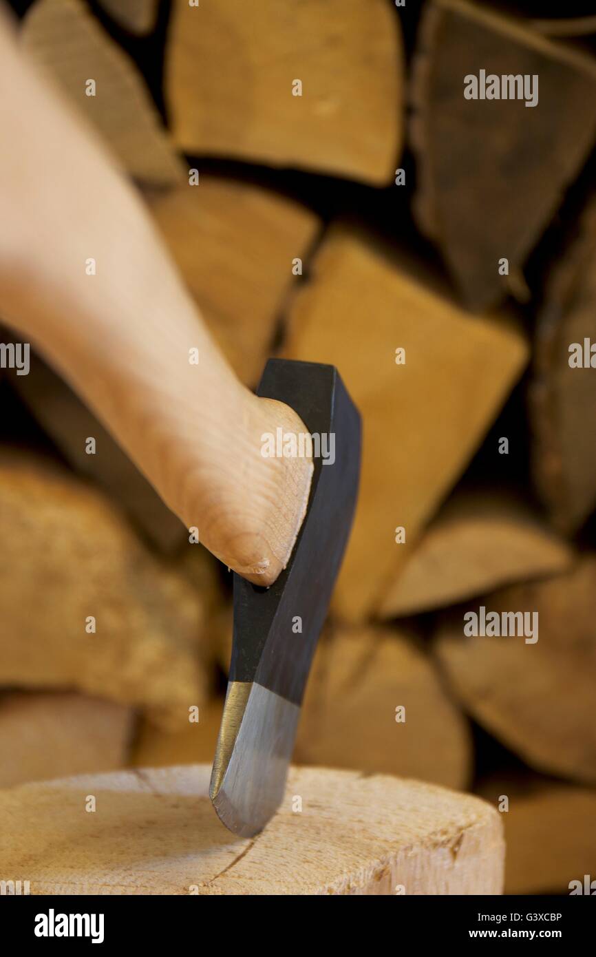 Chopping wood hires stock photography and images Alamy