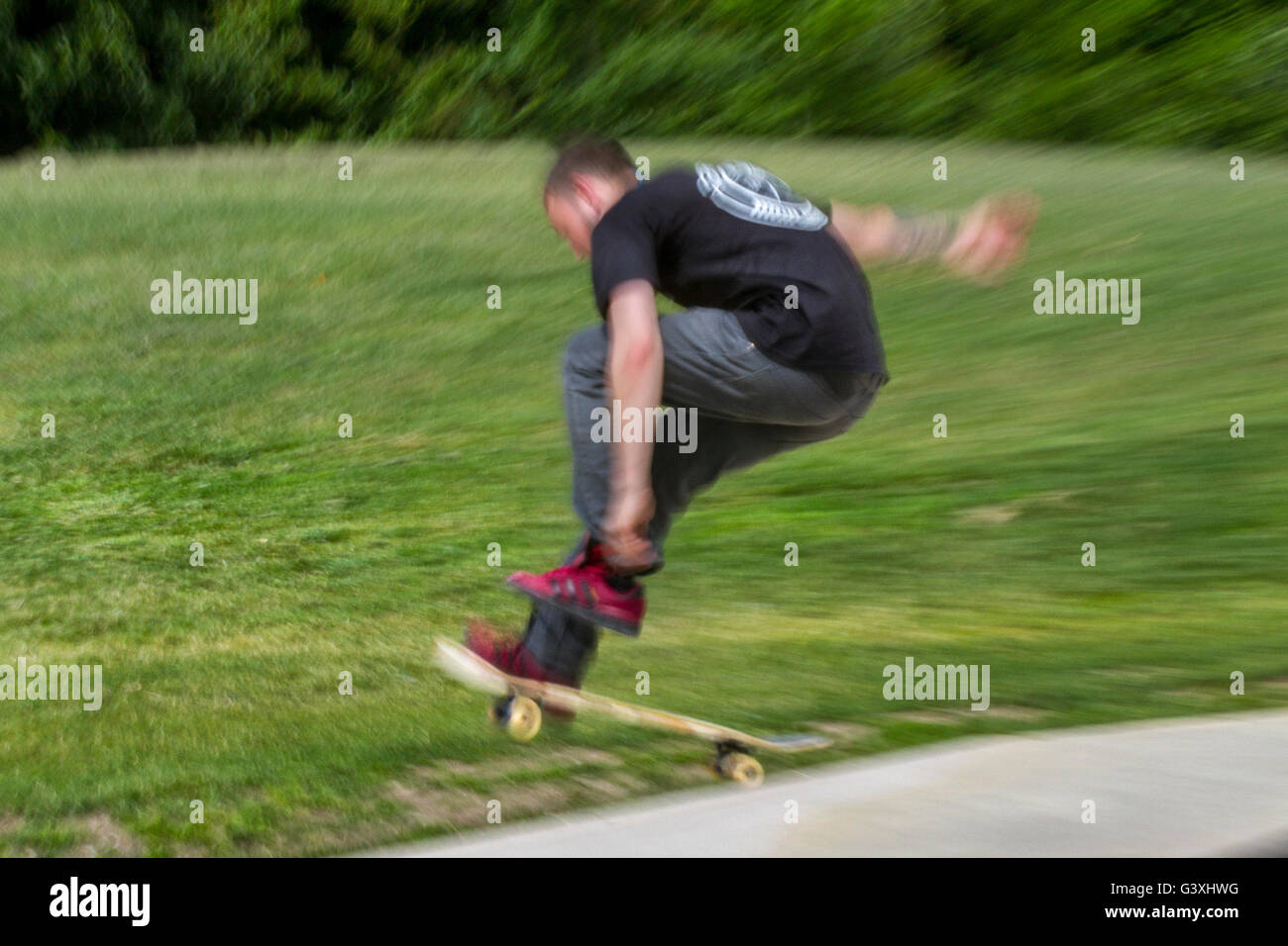 Skateboarders leaps, lunges, skateboard action, jumps, jumping stride