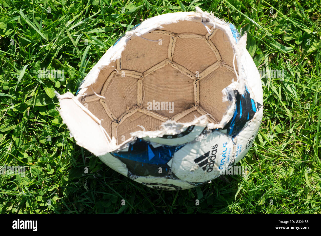 Burst Adidas Finale Capitano football Stock Photo - Alamy