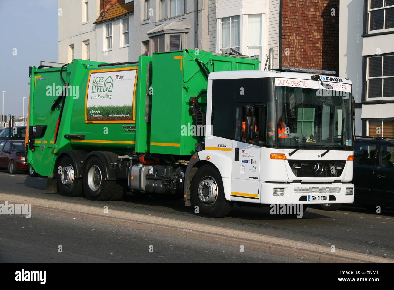 A SUNNY FRONT OFFSIDE PHOTO OF A KIER HASTINGS ROTHER & WEALDEN REFUSE  COLLECTION TRUCK IN HASTINGS Stock Photo - Alamy