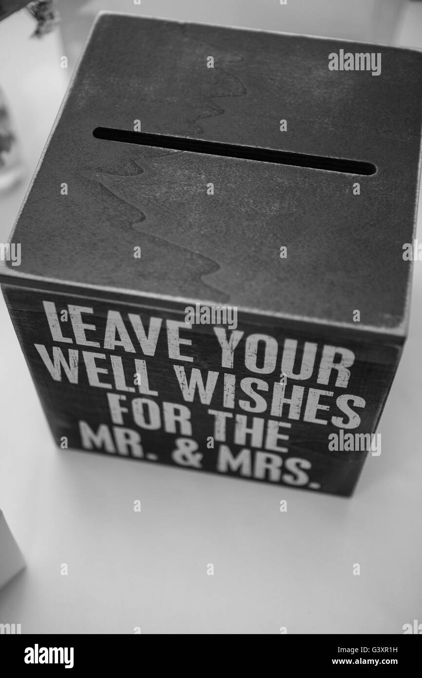 Wishing well at a wedding reception Stock Photo Alamy