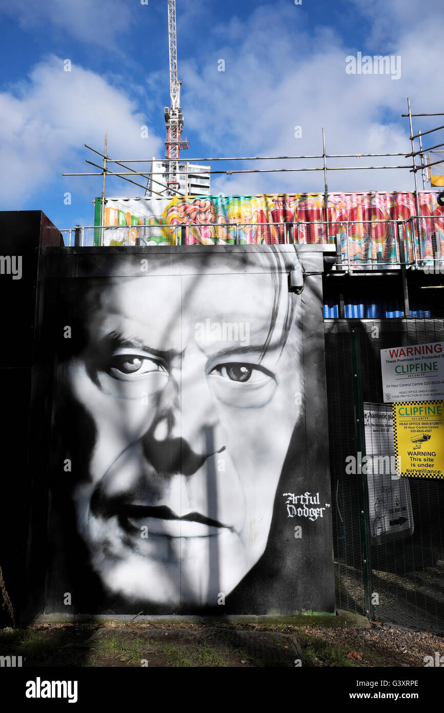 'David Bowie'  mural on hoarding in  2016 South London  KATHY DEWITT Stock Photo