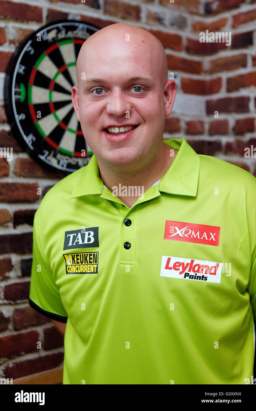 Auckland, New Zealand. 16th June, 2016. Michael van Gerwen, Auckland Darts  Masters Press Conference, Burger King Lincoln Rd, Auckland. 16 June 2016.  Credit: Action Plus Sports Images/Alamy Live News Stock Photo - Alamy