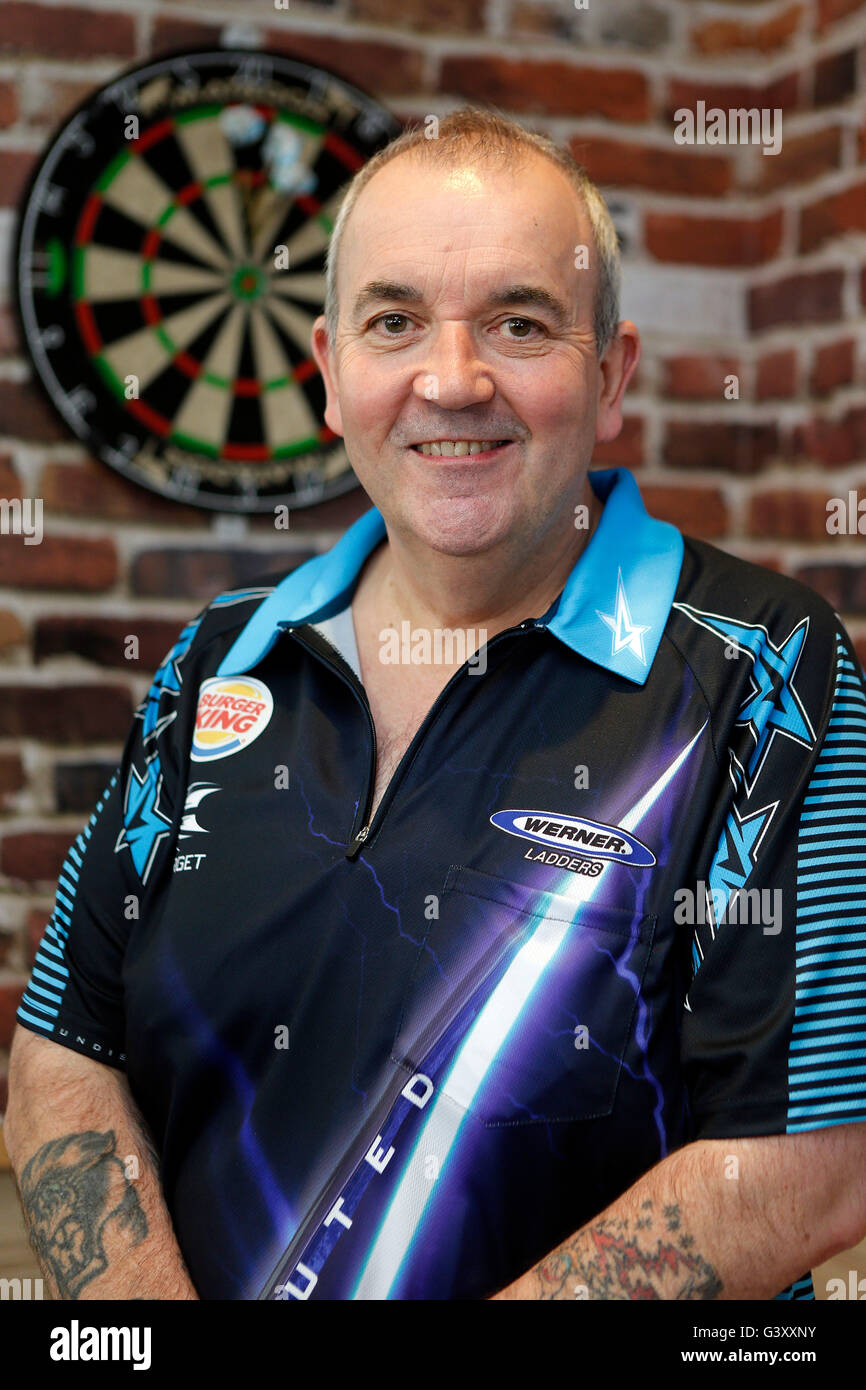 Auckland, New Zealand. 16th June, 2016. Auckland, New Zealand, Phil Taylor,  Auckland Darts Masters Press Conference, Burger King Lincoln Rd, Auckland.  15th June, 2015. 16 June 2016. © Action Plus Sports/Alamy Live