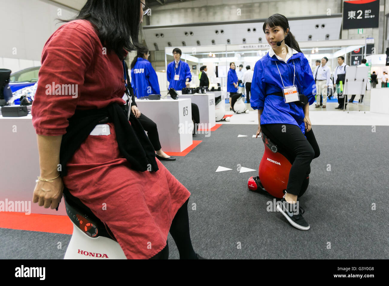 Tokyo, Japan. 16th June, 2016. An exhibitor teaches to a visitor how to drive a personal device ''UNI-CUB'' at the Smart Community Japan 2016 show at Tokyo Big Sight on June 16, 2016, Tokyo, Japan. Smart Community Japan promotes the latest technology related to energy security and efficiency over three days at Tokyo Big Sight. This year 296 enterprises and organizations are showing their products. Organisers reported 12,391 visitors on June 15th, the first day of the show. Credit:  Rodrigo Reyes Marin/AFLO/Alamy Live News Stock Photo