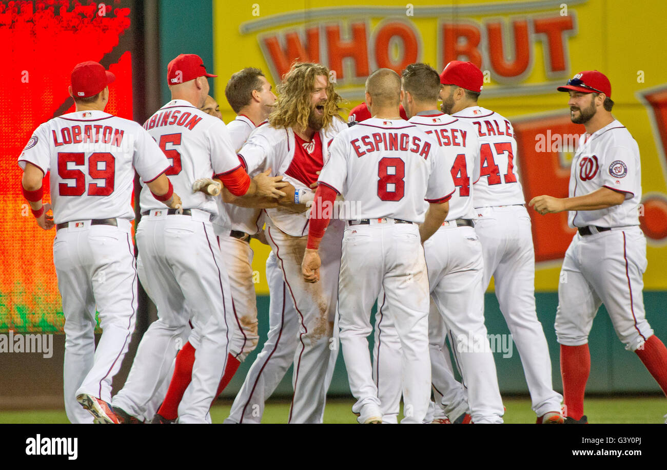 Jayson Werth and Nationals celebrate 12th-inning walk-off win