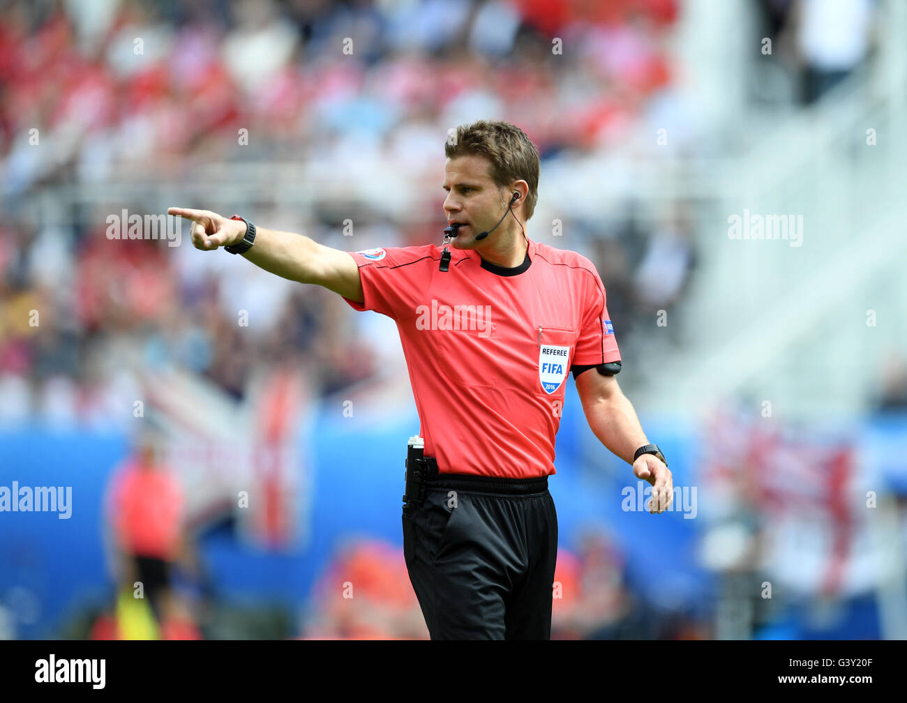 Lens, France. 16th June, 2016. Referee Felix Brych of Germany gestures during the Euro 2016 Group B soccer match between England and Wales at the Stade Bollaert-Delelis stadium, Lens, France, June 16, 2016. Photo: Marius Becker/dpa/Alamy Live News Stock Photo