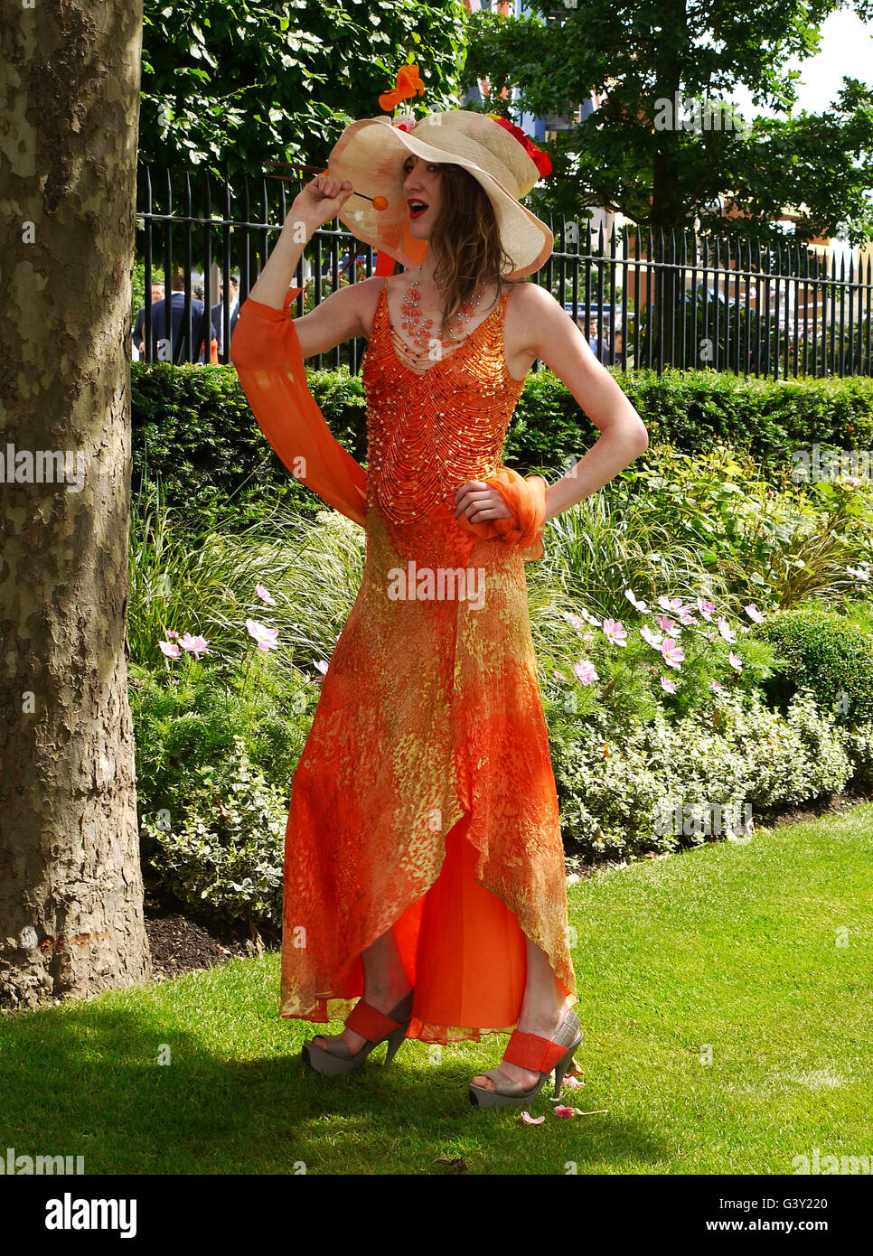 Ladies fashion at royal ascot hi-res stock photography and images - Alamy