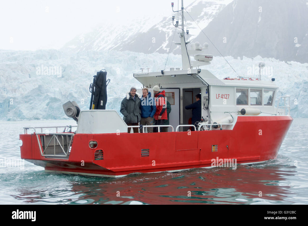 Ny Alesund, Norway. 16th June, 2016. U.S. Secretary of State John Kerry and Norwegian Foreign Minister Borge Brende as they inspect the Blomstrand Glacier onboard the research vessel Teisten June 16, 2016 on the Kongsfjorden in Ny-Alesund, Norway. Kerry and Brende visited the northernmost civilian settlement in the world to view the effects of global warming on the Arctic environment. Credit:  Planetpix/Alamy Live News Stock Photo